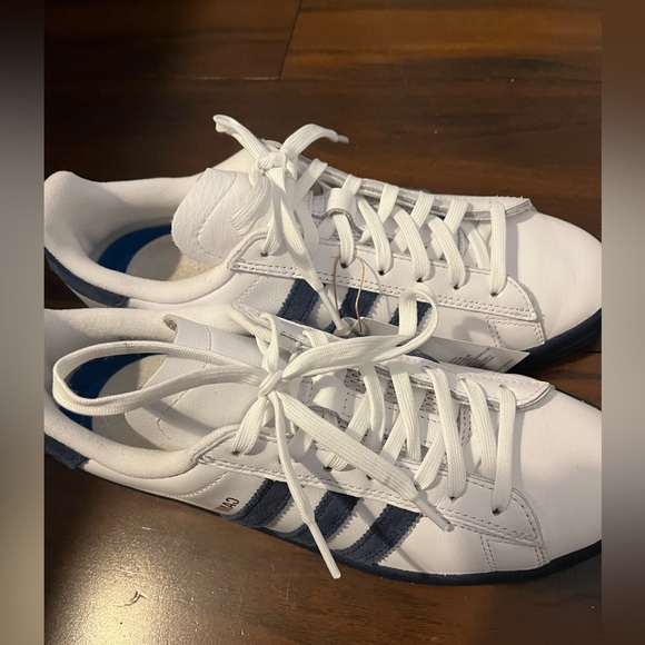 Brand new size 8 unisex adidas campus adv sneakers. - Picture 4 of 4